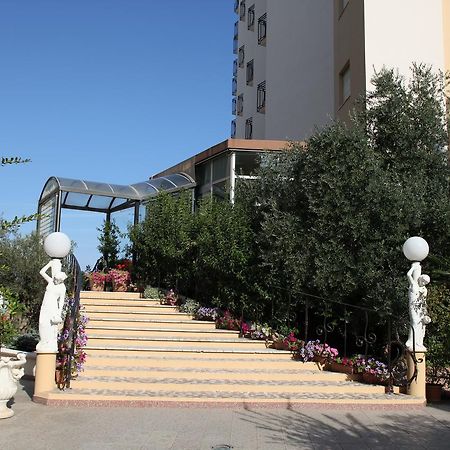 לידו דליי אסטנסי Hotel Plaza מראה חיצוני תמונה