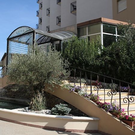 לידו דליי אסטנסי Hotel Plaza מראה חיצוני תמונה