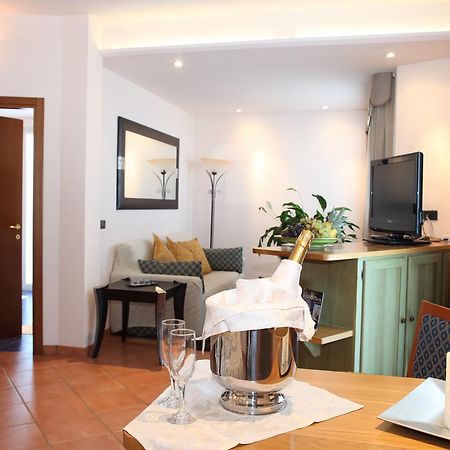לידו דליי אסטנסי Hotel Plaza מראה חיצוני תמונה