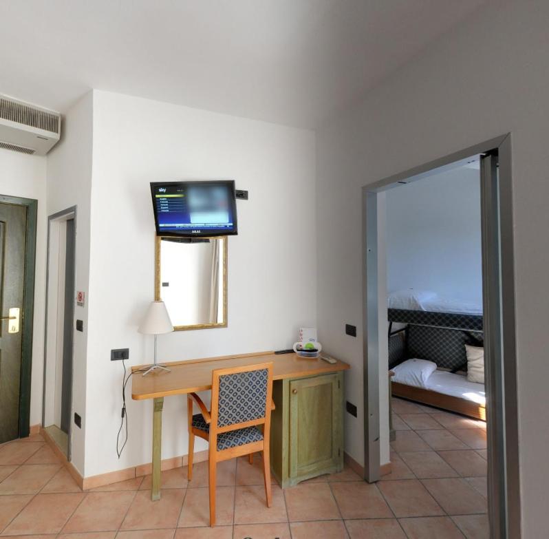 לידו דליי אסטנסי Hotel Plaza חדר תמונה