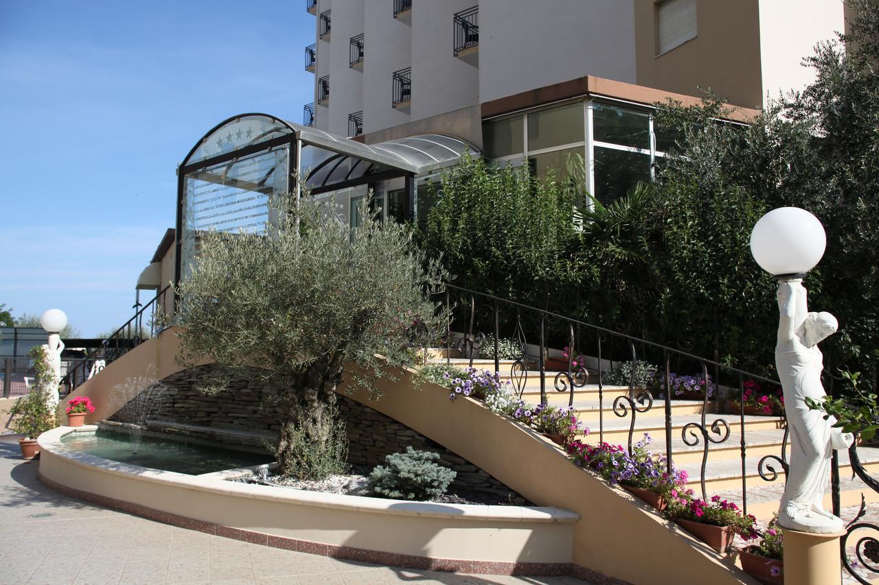 לידו דליי אסטנסי Hotel Plaza מראה חיצוני תמונה