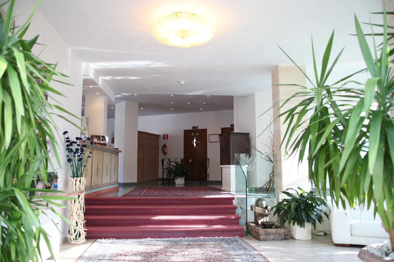 לידו דליי אסטנסי Hotel Plaza מראה חיצוני תמונה