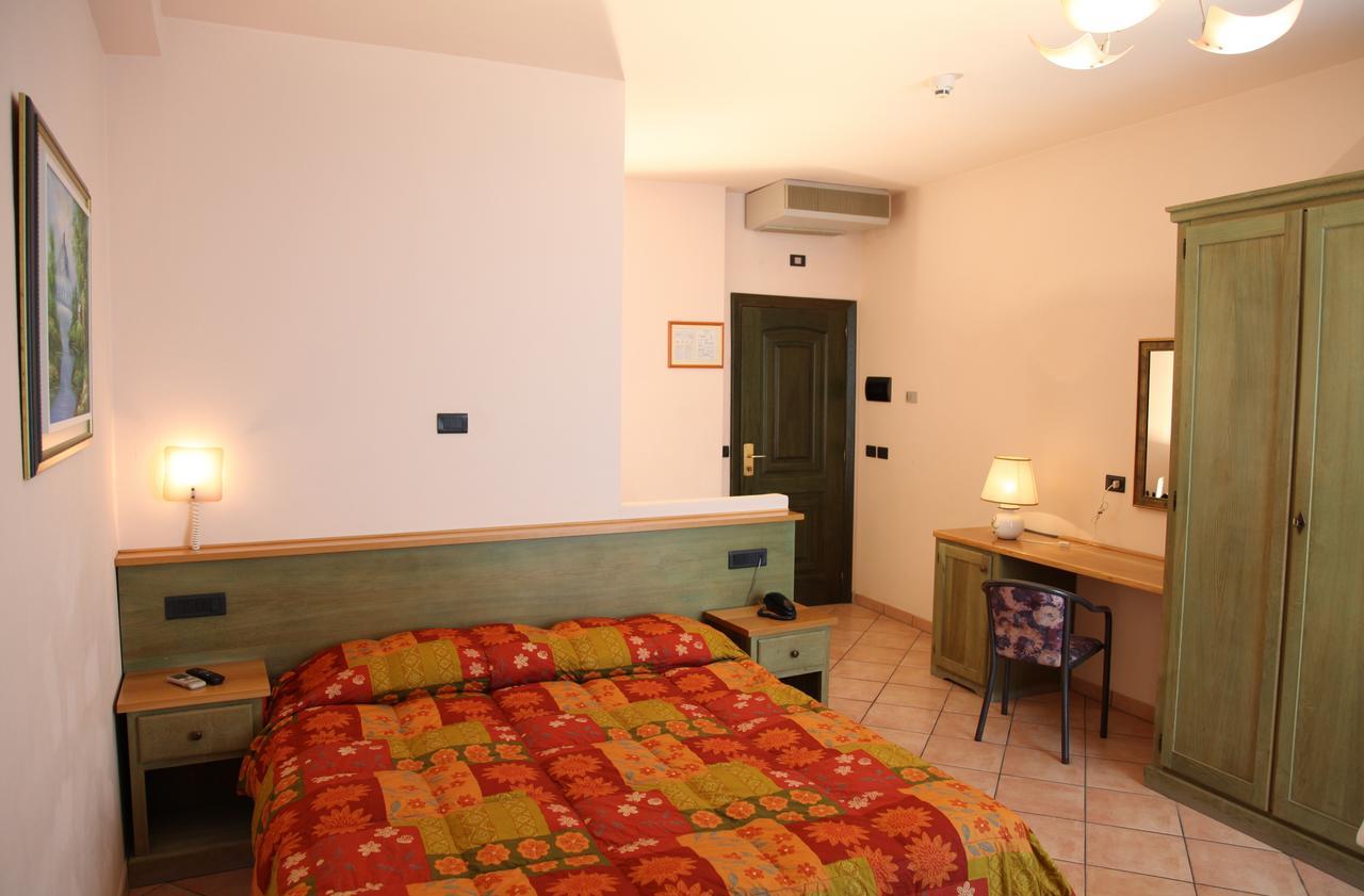 לידו דליי אסטנסי Hotel Plaza מראה חיצוני תמונה