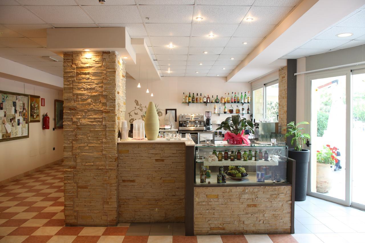 לידו דליי אסטנסי Hotel Plaza מראה חיצוני תמונה