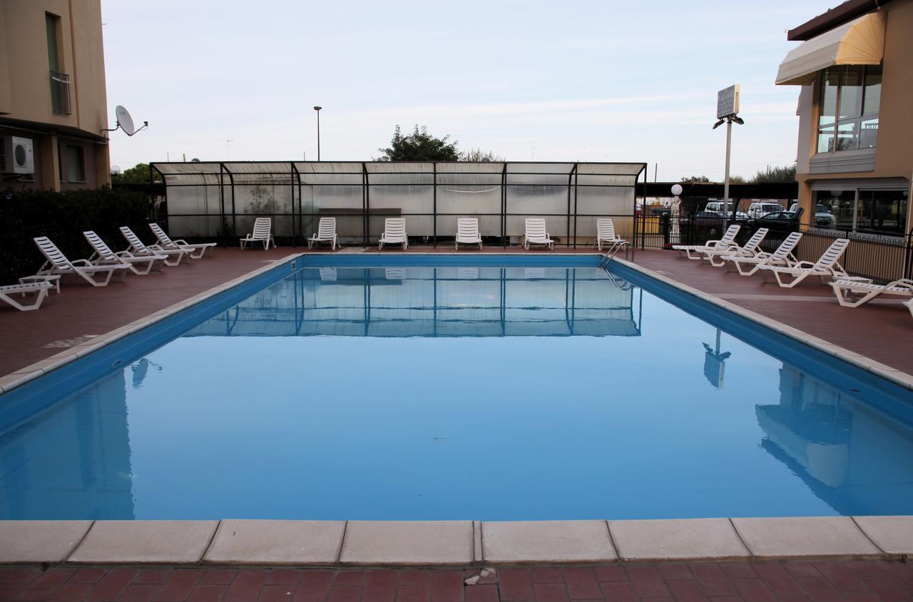 לידו דליי אסטנסי Hotel Plaza מראה חיצוני תמונה