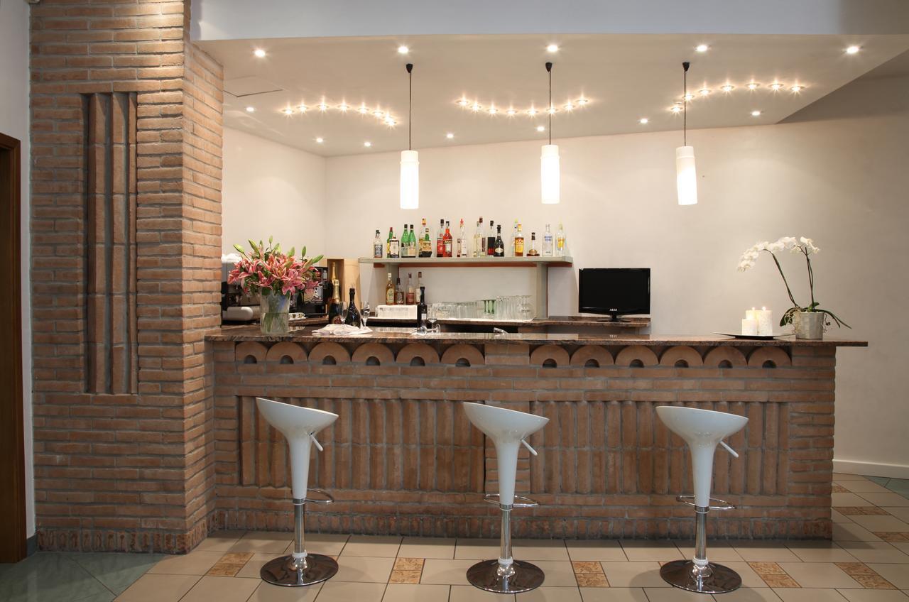 לידו דליי אסטנסי Hotel Plaza מראה חיצוני תמונה