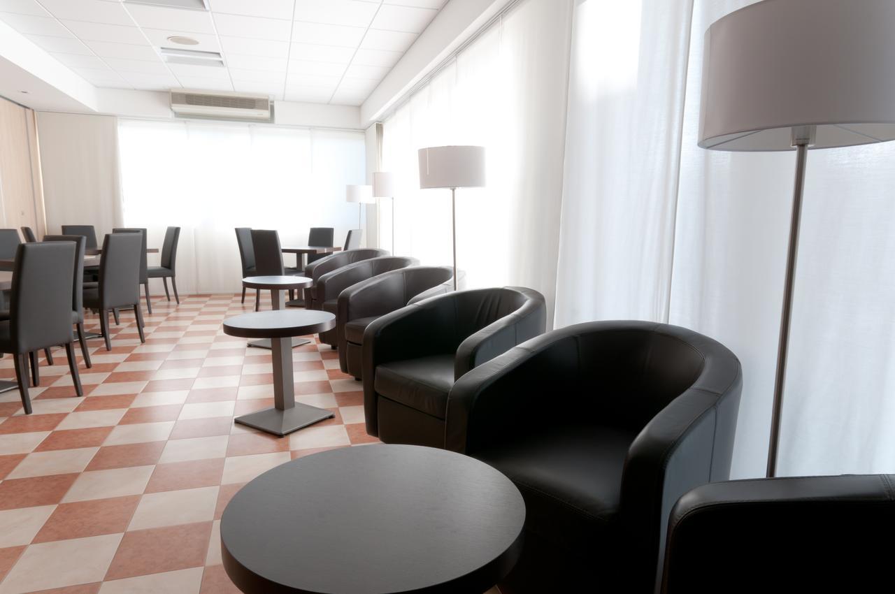 לידו דליי אסטנסי Hotel Plaza מראה חיצוני תמונה