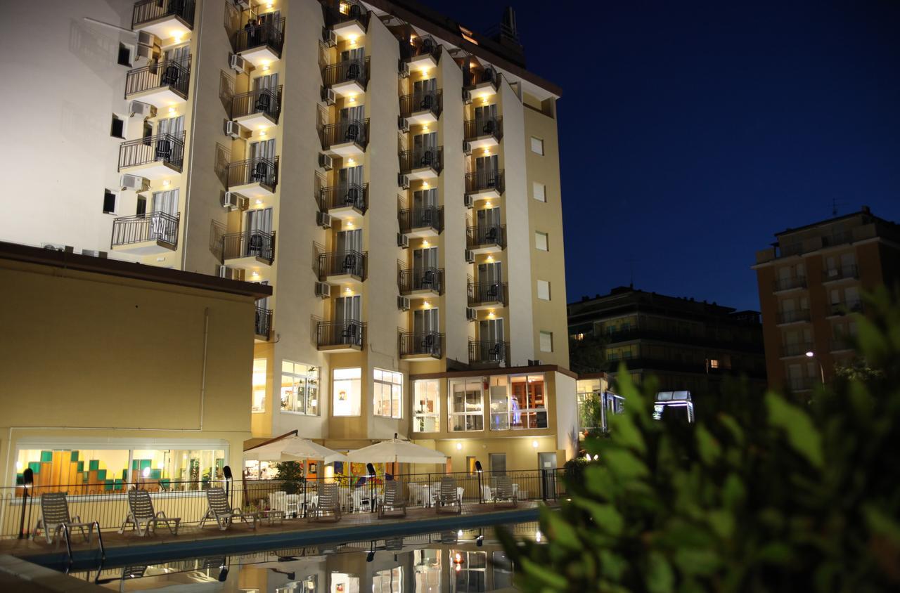 לידו דליי אסטנסי Hotel Plaza מראה חיצוני תמונה
