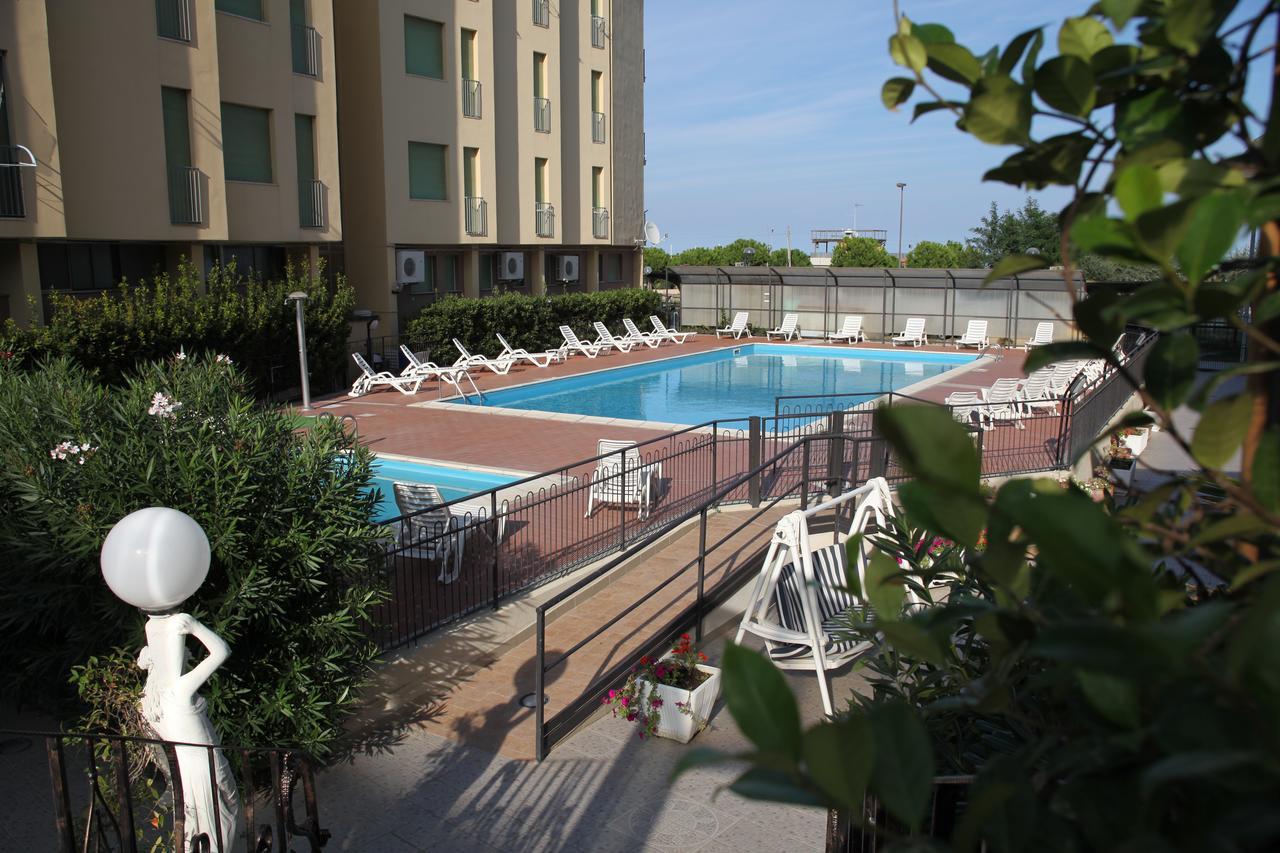 לידו דליי אסטנסי Hotel Plaza מראה חיצוני תמונה
