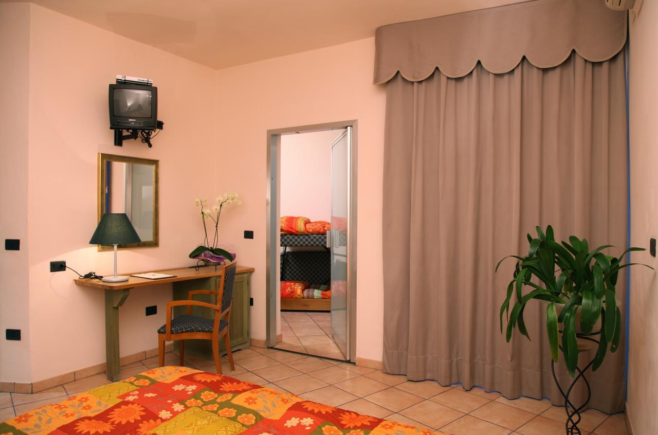 לידו דליי אסטנסי Hotel Plaza מראה חיצוני תמונה