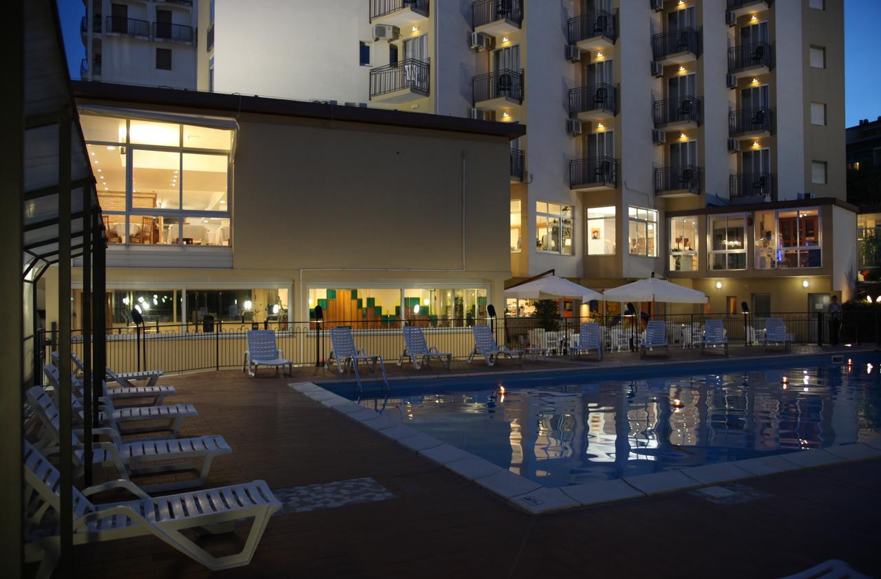 לידו דליי אסטנסי Hotel Plaza מראה חיצוני תמונה
