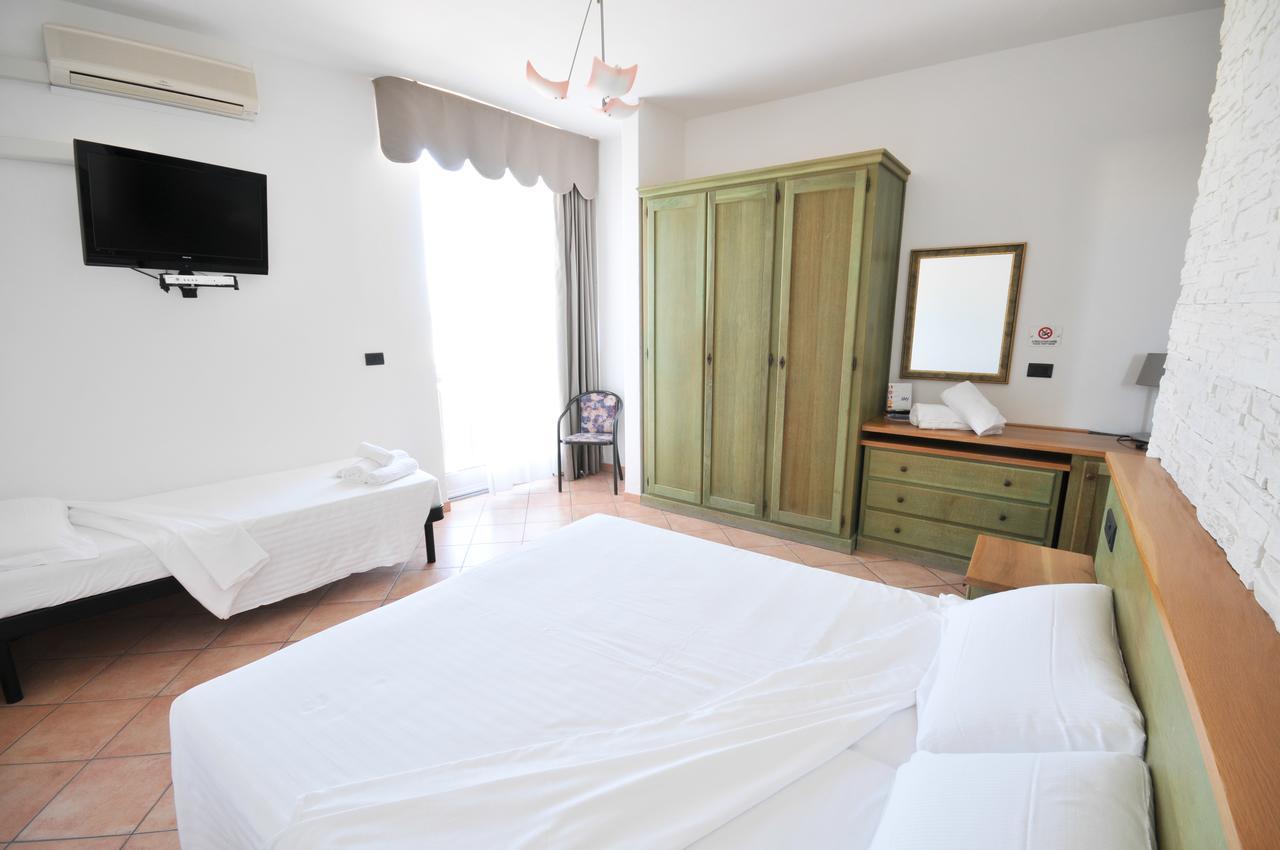לידו דליי אסטנסי Hotel Plaza מראה חיצוני תמונה