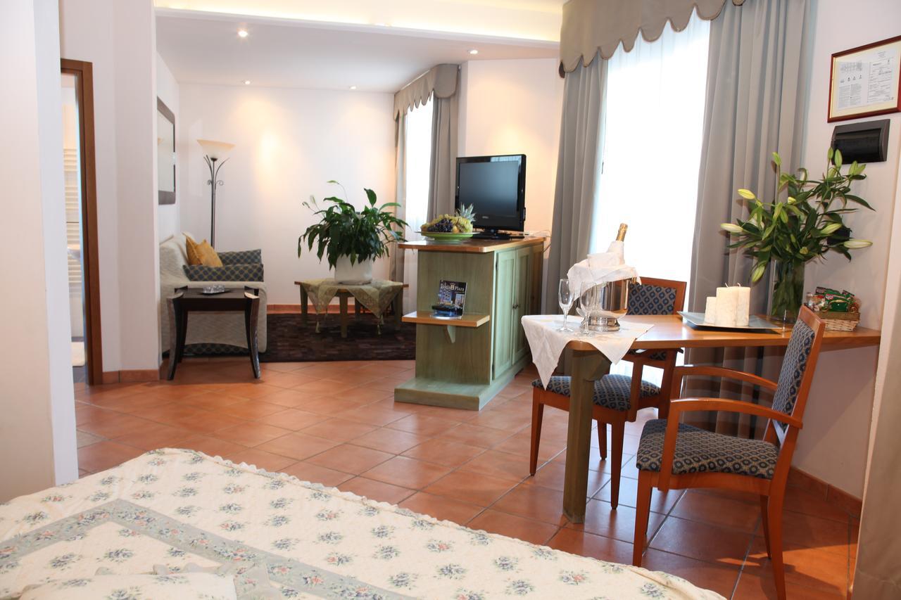 לידו דליי אסטנסי Hotel Plaza מראה חיצוני תמונה