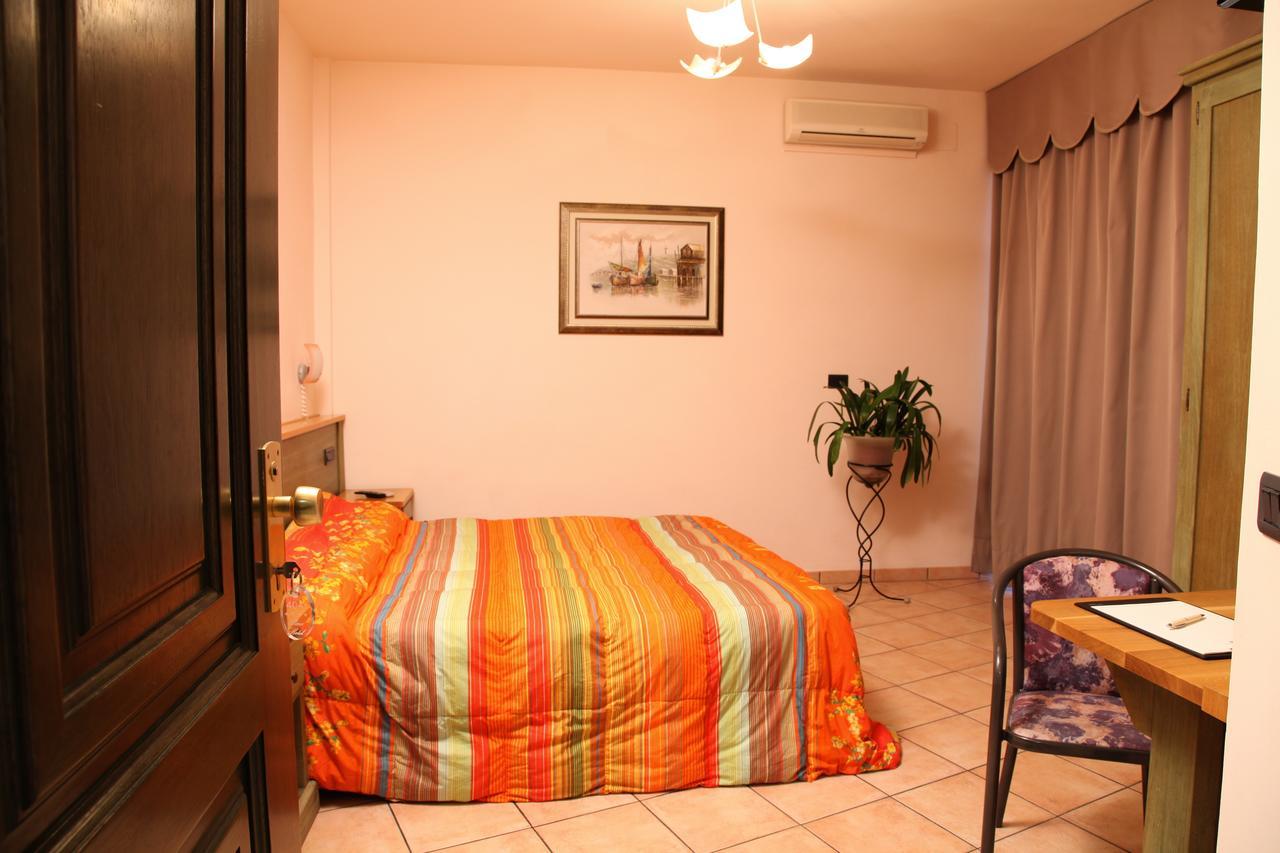 לידו דליי אסטנסי Hotel Plaza מראה חיצוני תמונה
