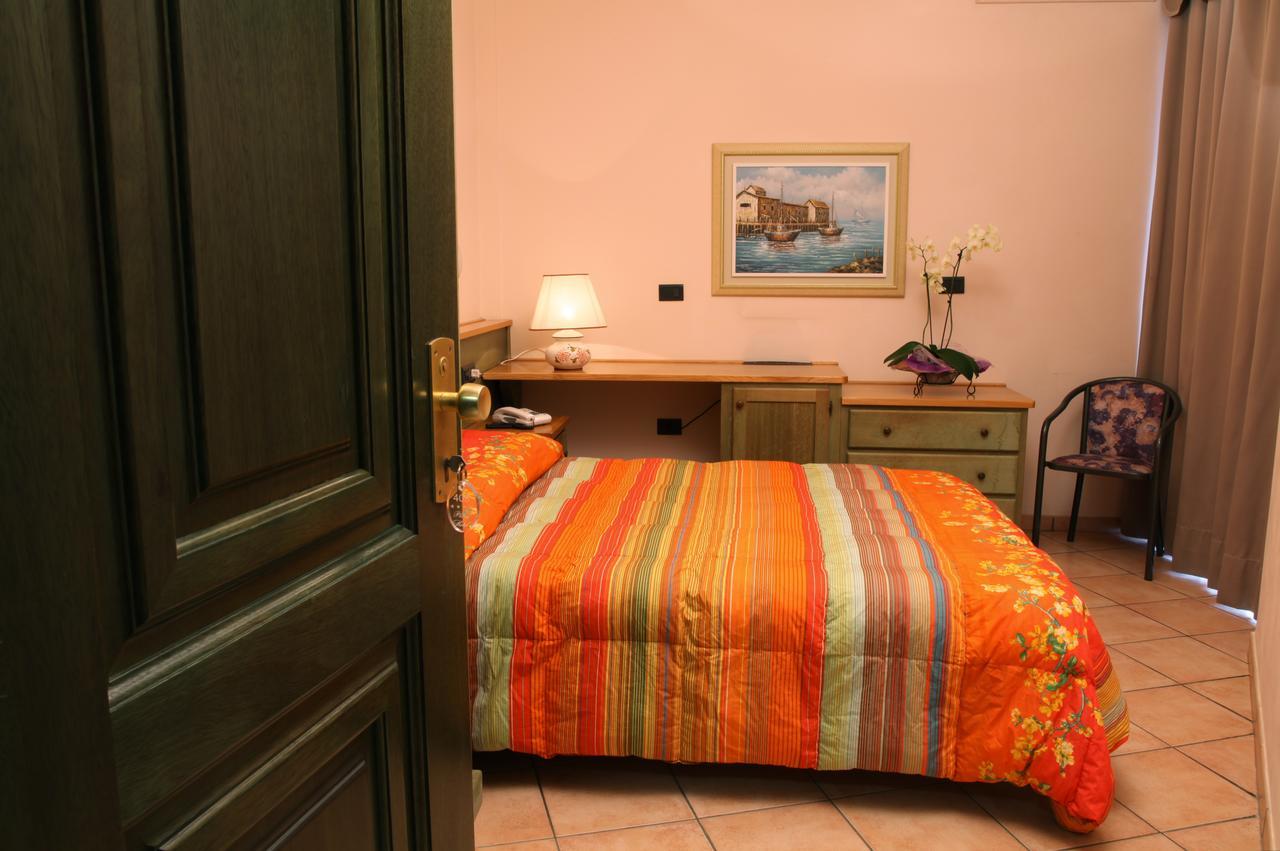 לידו דליי אסטנסי Hotel Plaza מראה חיצוני תמונה