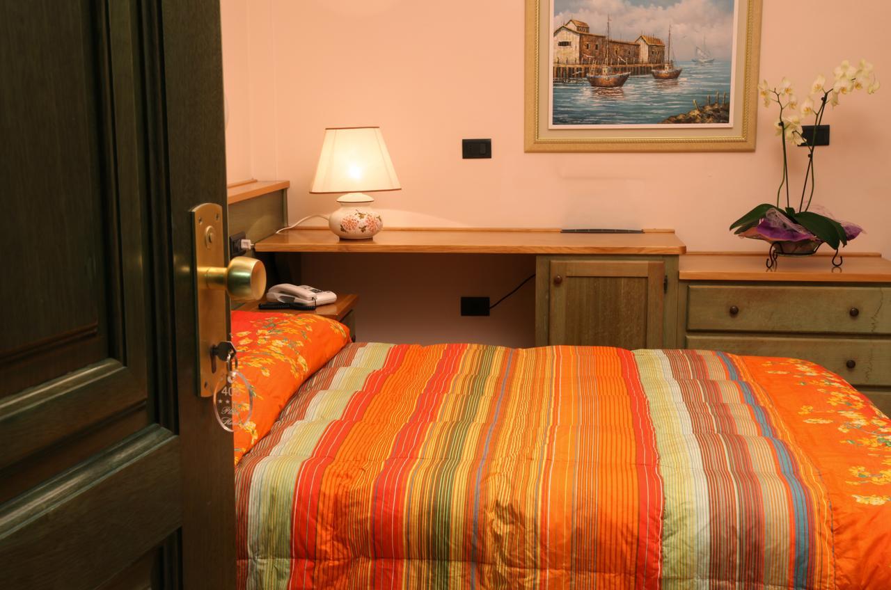 לידו דליי אסטנסי Hotel Plaza מראה חיצוני תמונה